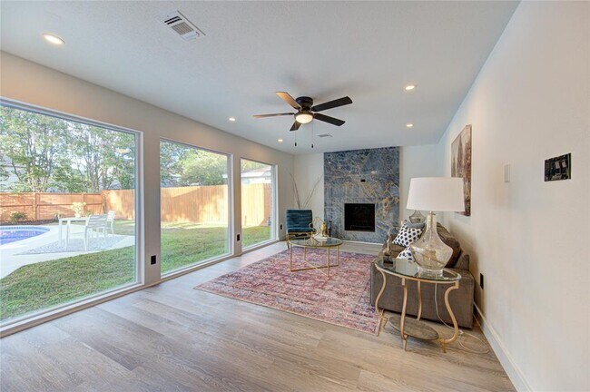 Building Photo - 11010 Wickersham Ln