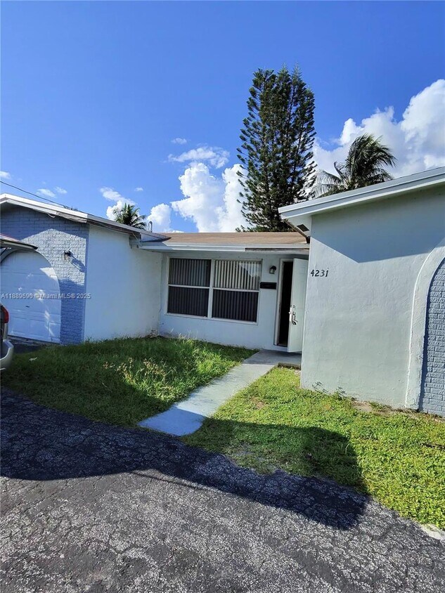 Foto principal - 4231 NW 27th St