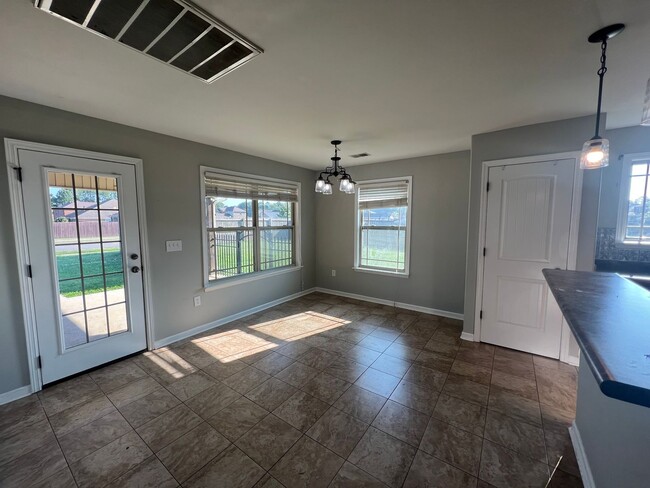 Foto del edificio - 4 bedroom home in Owens Cross Roads