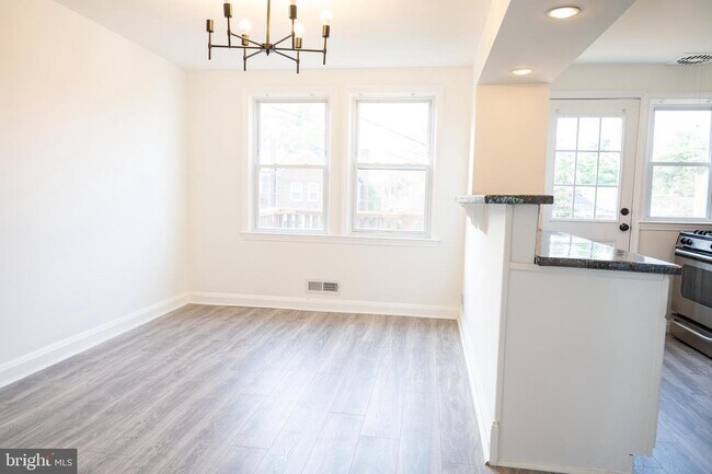 Building Photo - 1122 Saint Agnes Ln