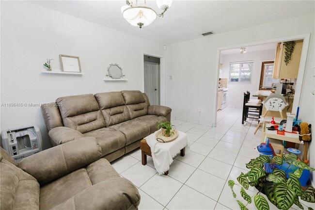 Foto del edificio - 2211 SW 75th Ave