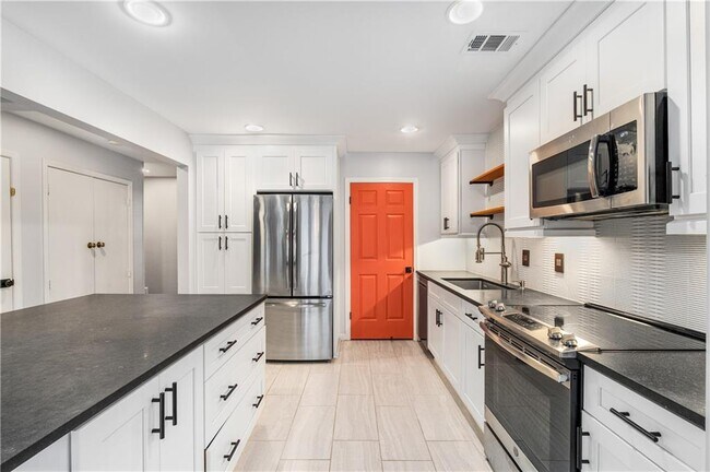 Foto del edificio - 2751 Farmstead Rd