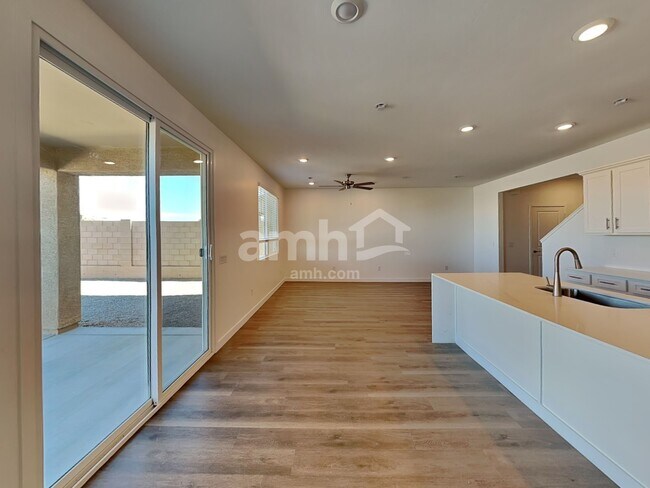 Foto del edificio - 6174 W Calle Lingo