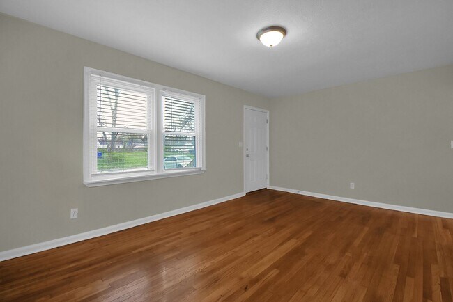 Building Photo - 3 Bedroom Home For Rent