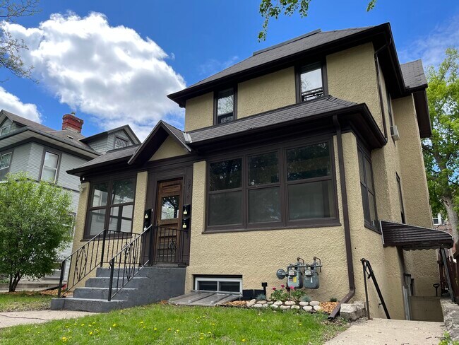 Foto del edificio - 2744 Fremont Ave S