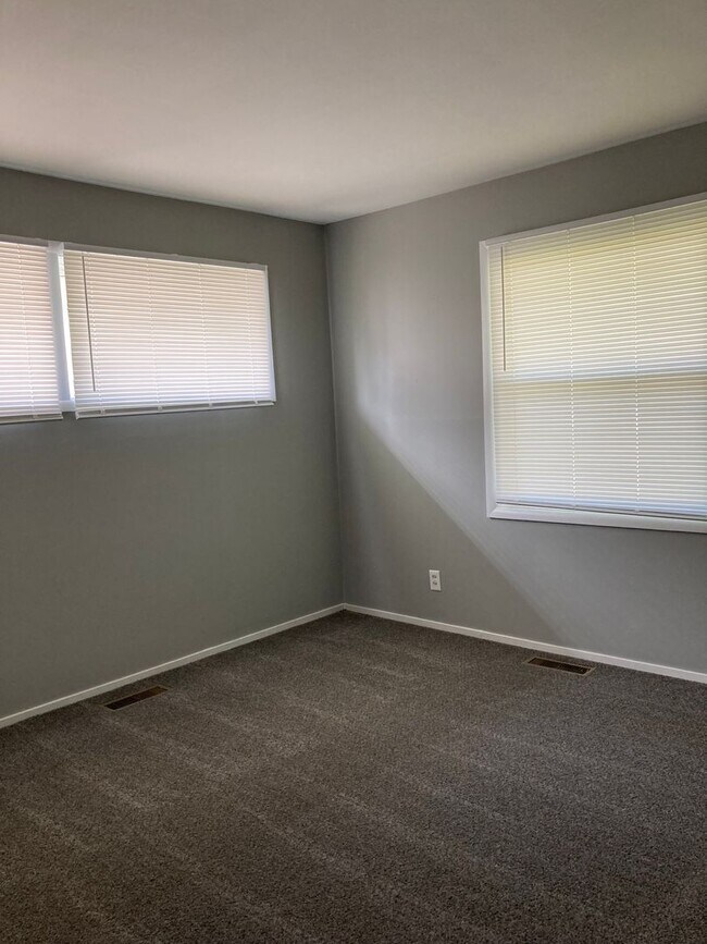 Foto del edificio - 3 bedroom house on Muncie's north side Ava...