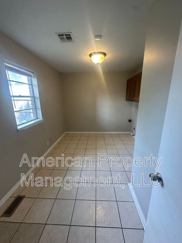 Building Photo - 4512 S Kingston Ave