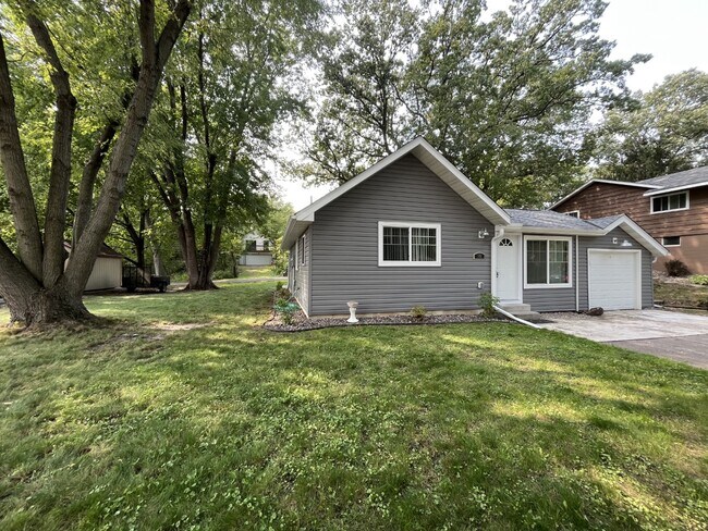 Building Photo - 322 Faversham