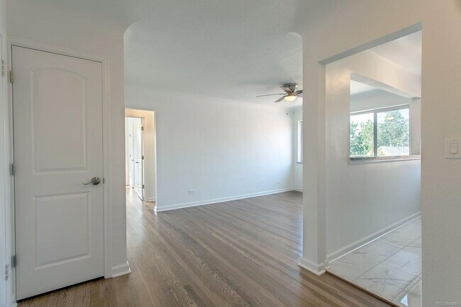 Entry - 85 N Grant St