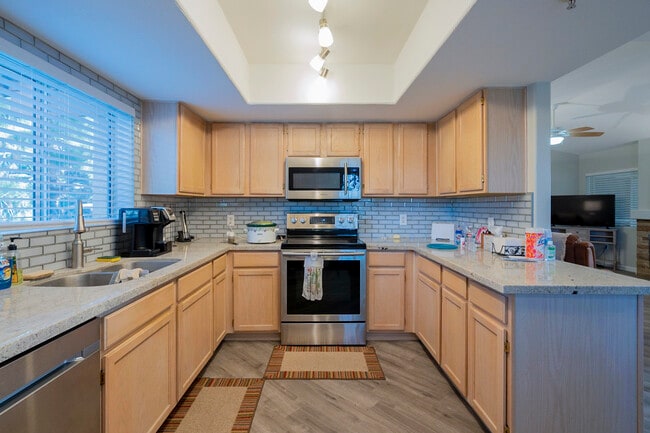 Building Photo - 9736 N 95th St