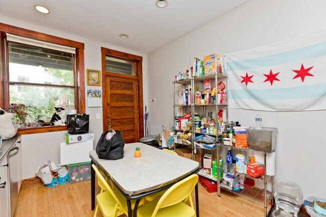 Foto del edificio - 4 bedroom in Chicago IL 60626