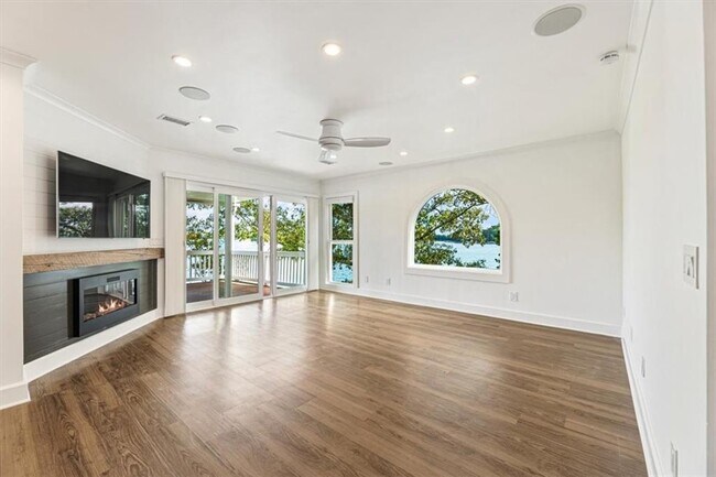 Foto del edificio - 2100 Habersham Marina Rd