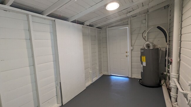 Building Photo - MOVE IN SPECIAL: Waived $350 Cleaning Fee!...