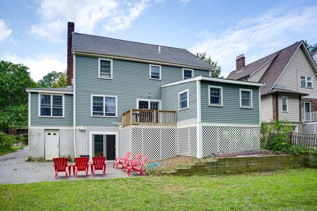 Foto del edificio - 72 Richardson Rd