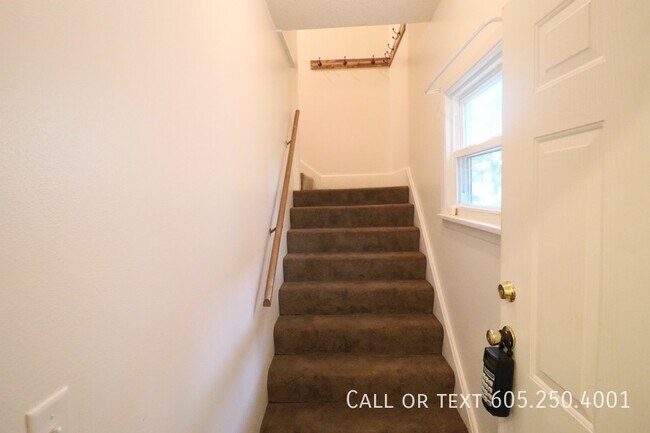 Foto del edificio - Recently Renovated 2 Bedroom 1 Bathroom ap...