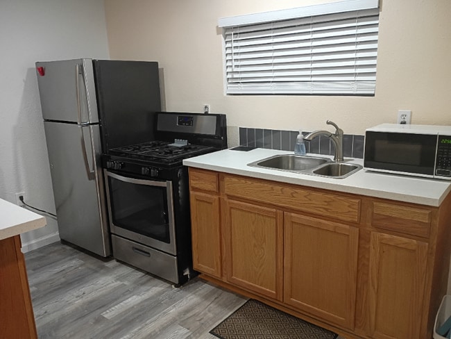 Foto del edificio - 739 Daisy Dr