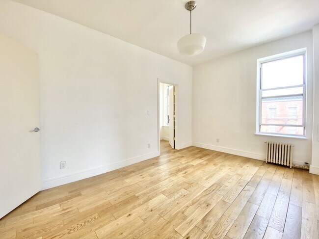 Building Photo - 320 St Nicholas Ave