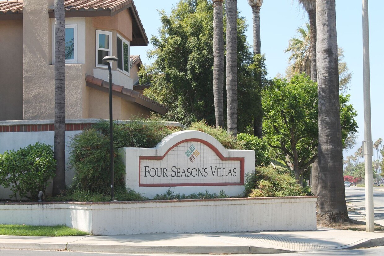 Primary Photo - ELEGANT REMODELED TOWNHOME WITH SPACIOUS P...