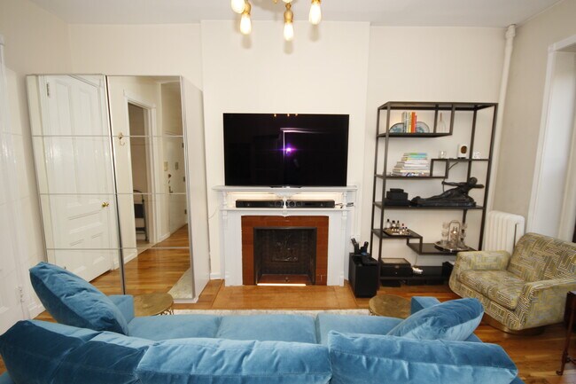 Building Photo - 134 W 87th St
