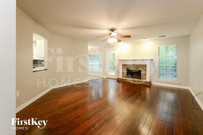 Building Photo - 501 Baronne St