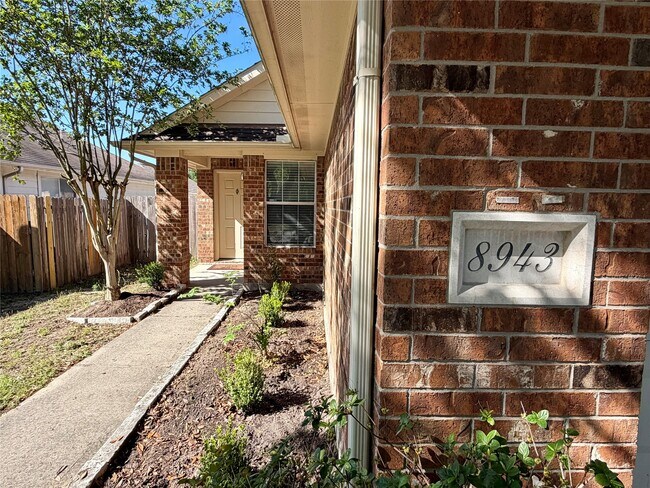 Foto del edificio - 8943 Farm Ridge Ln