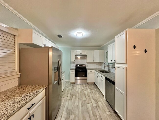 Building Photo - Updated 3-Bedroom Home Near TJC & Medical District!