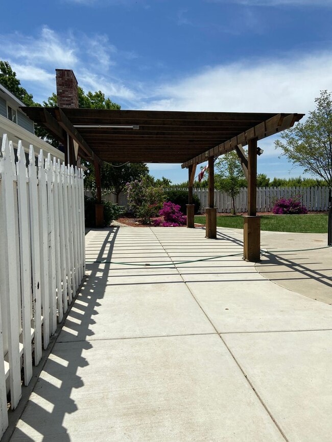 Building Photo - Beautiful country living coming soon!
