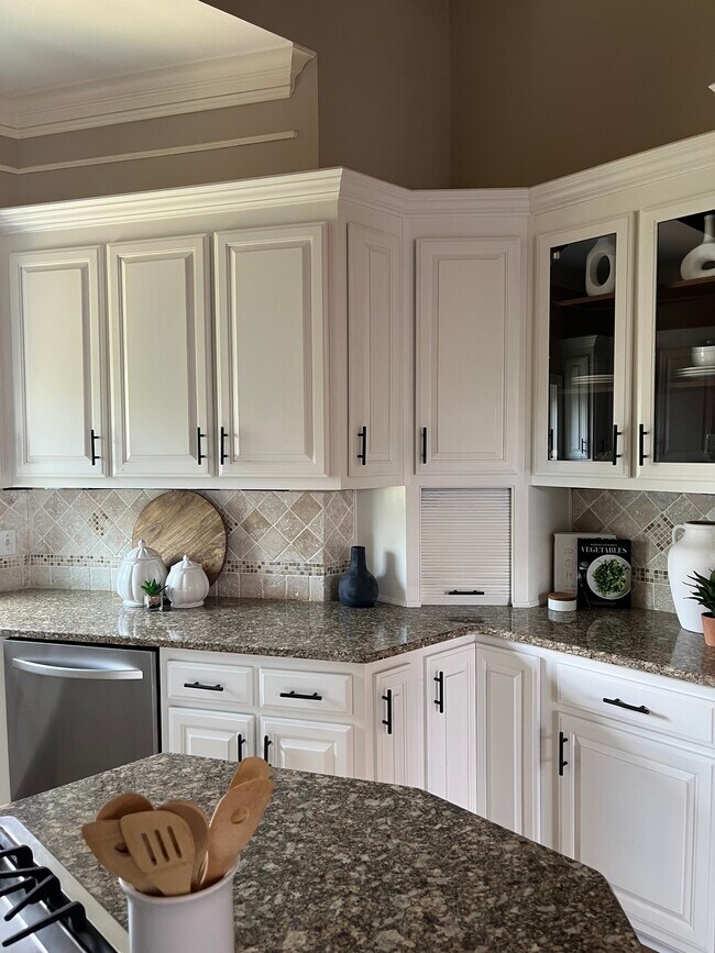 Foto del edificio - 5172 Remington Dr