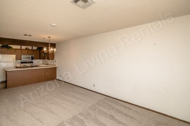 Foto del edificio - CENTRALLY LOCATED 1 BEDROOM CONDO