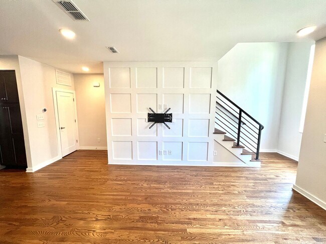 Foto del edificio - 3 bed/3 bath with Attached 2 Car Garage in East Nashville