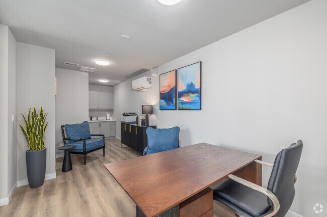 Oficina - 1635 E. 117th St.