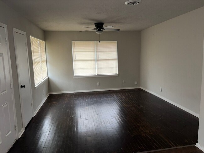 Building Photo - 6122 Glenhurst Dr