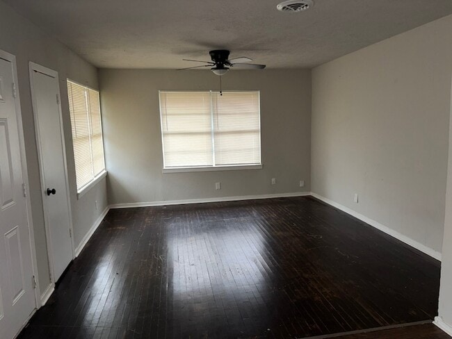 Foto del edificio - 6122 Glenhurst Dr