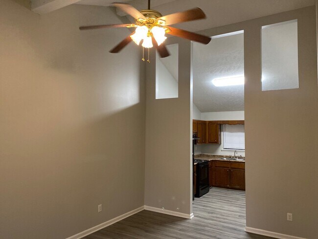 Foto del edificio - 75 Rushwood Dr