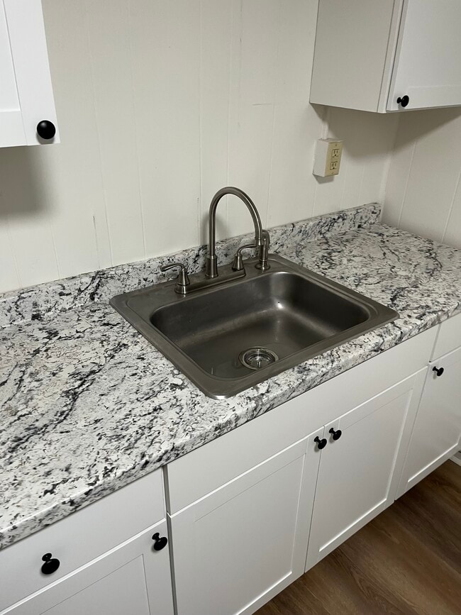 15 LLC- 21-27 Durand St. - 15 LLC- 21-27 Durand St. Apartment