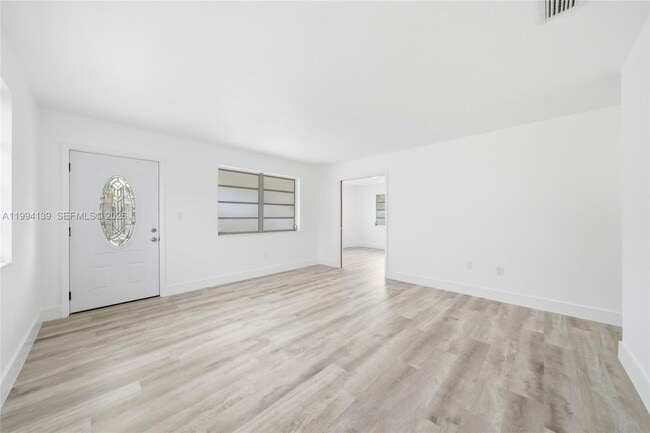 Foto del edificio - 1781 SW 13th St