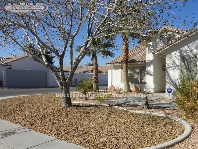 Building Photo - 116 Honey Locust Dr