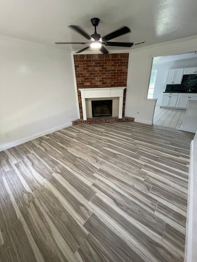 Building Photo - Gorgeous 3 Bedroom in Western Hills