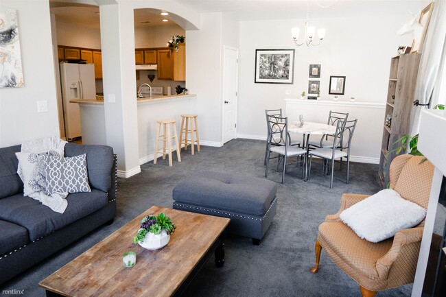 Building Photo - 2 br, 2 bath Townhome - 1591 West 3180 Nor...