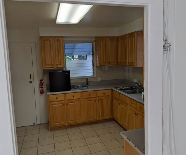 Foto del edificio - 749 Ekela Ave