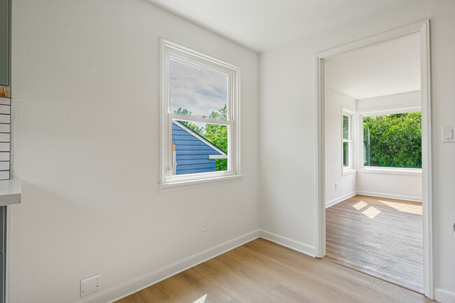 Building Photo - 6522 16th Ave SW