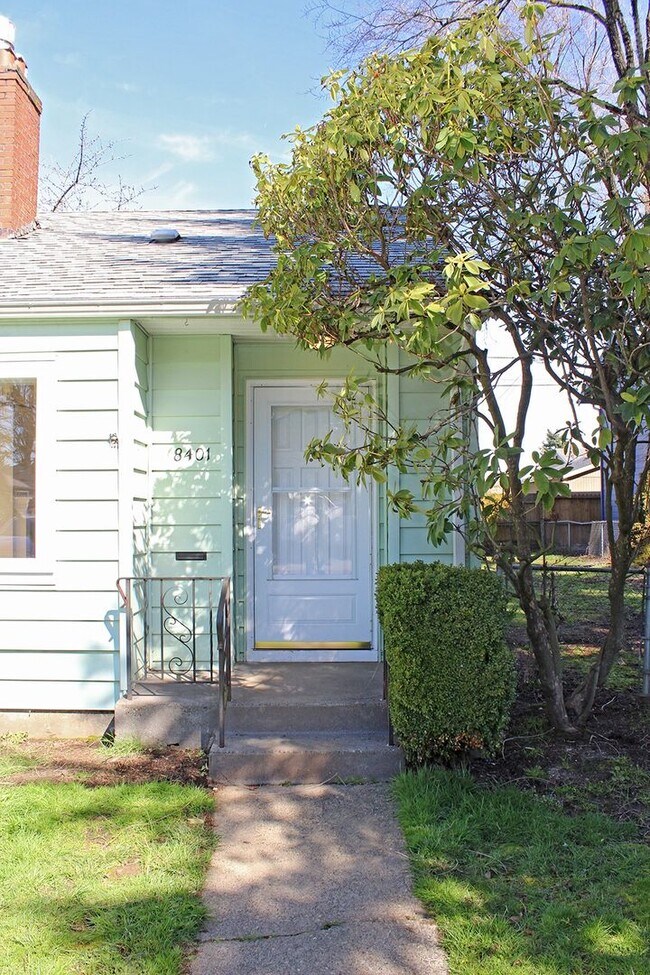 Building Photo - Beautifully Remodeled NE Portland Home!