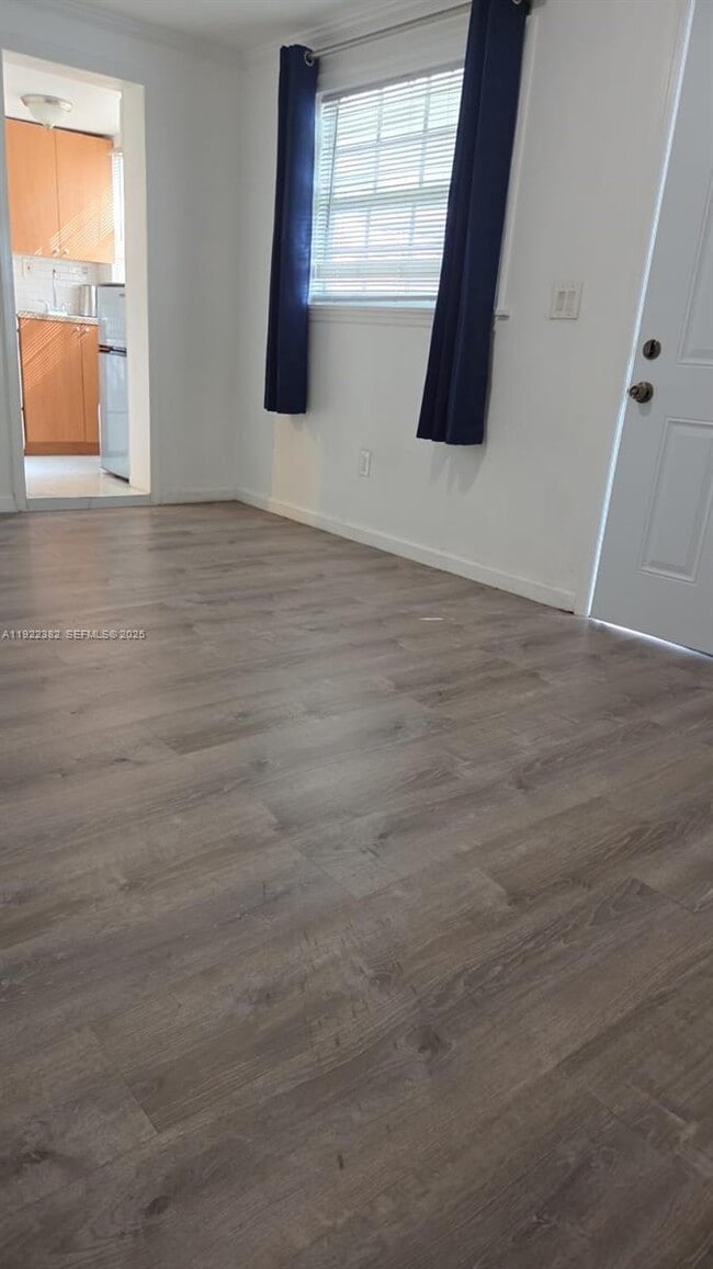 Foto del edificio - 6431 Hayes St