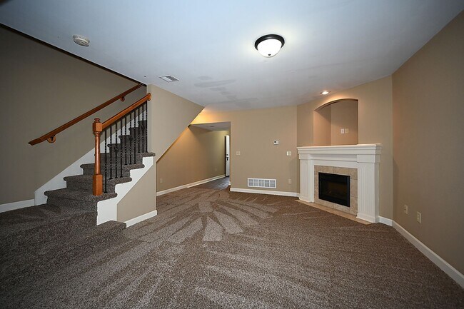 Building Photo - Two Bedroom. Two and 1/2 Bath Oak Valley T...