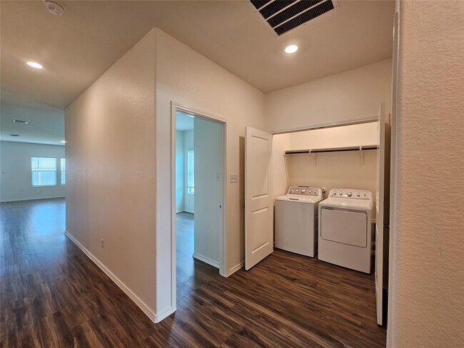 Building Photo - 228 Gabriels Bluff Dr