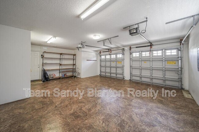 Foto del edificio - 5941 Leesway Blvd