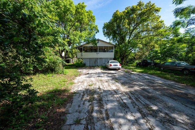 Building Photo - 1094 N Lakewood Ave