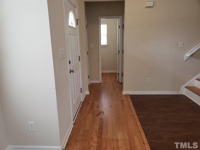 Building Photo - 201 Cline Falls Dr
