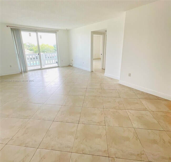 Foto del edificio - 919 Hillcrest Dr