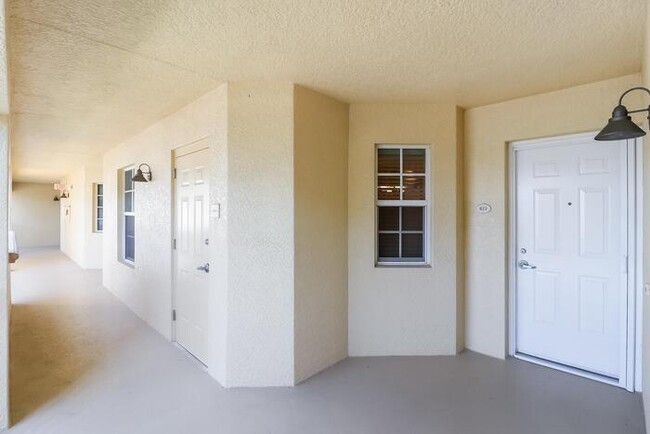 Building Photo - SPACIOUS 2/2 CONDO IN ISLAND COVE!!!
